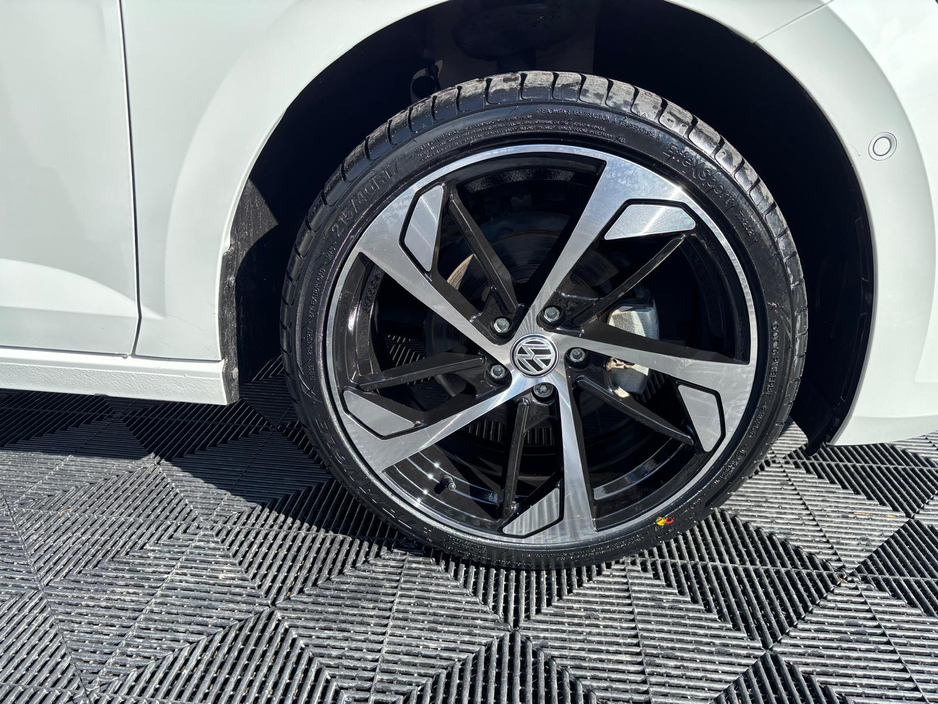 2019 Volkswagen Polo - image 2