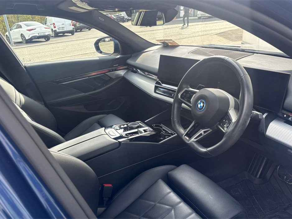 2024 BMW 5 Series - image 10