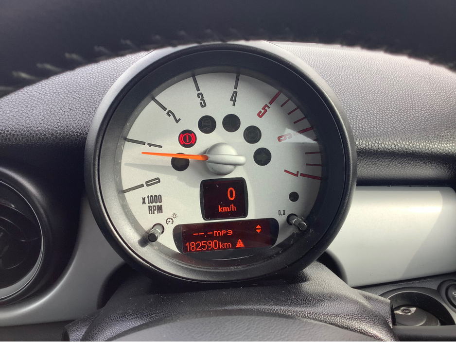 2011 MINI Hatch - image 10