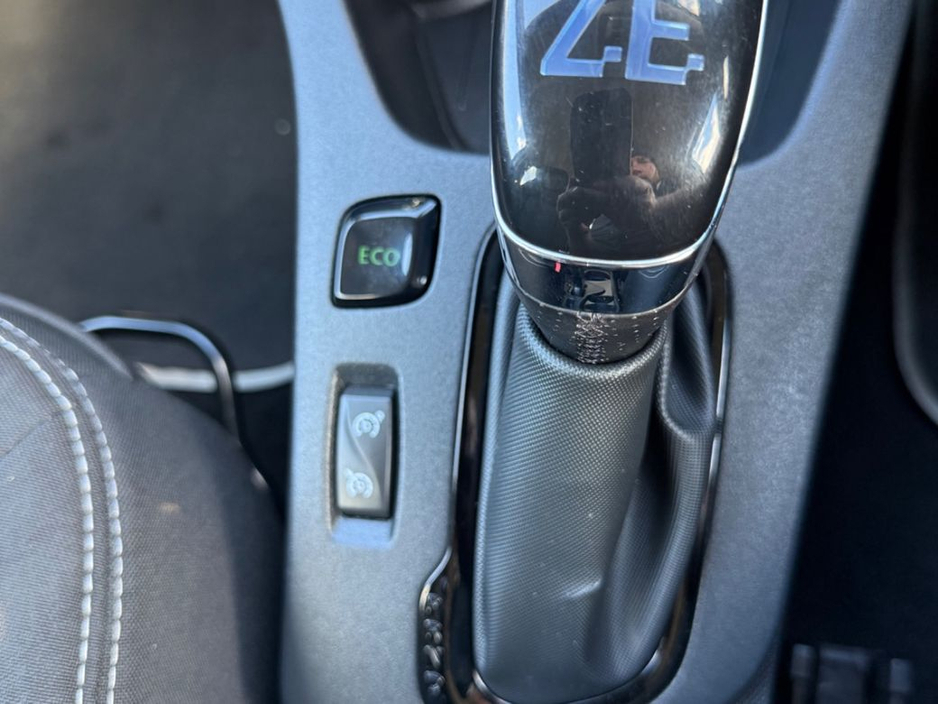 2019 Renault Zoe - image 11