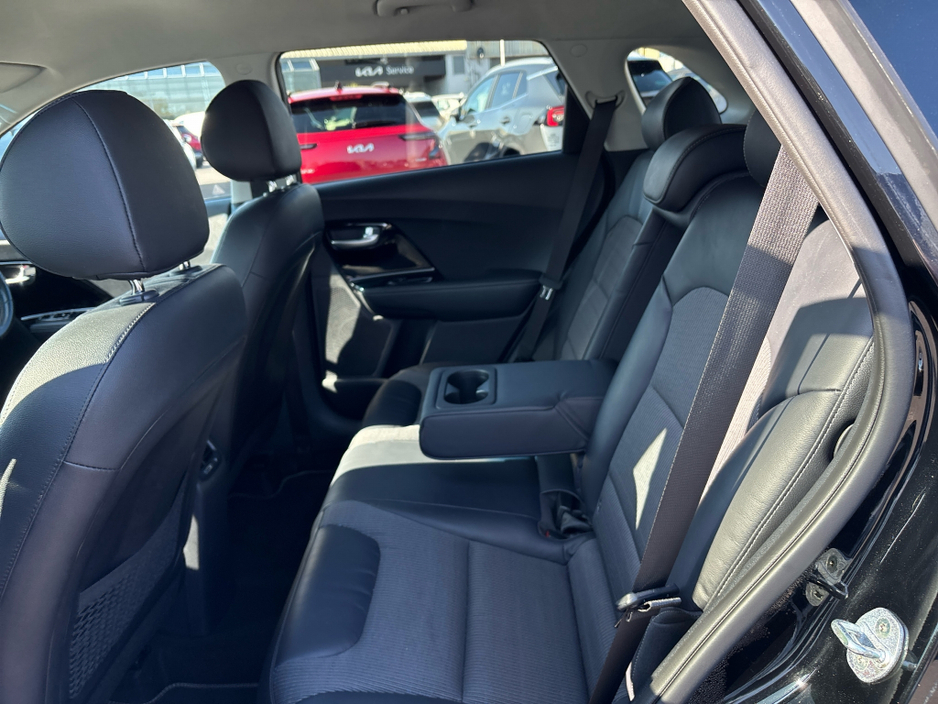 2017 Kia Niro - image 9