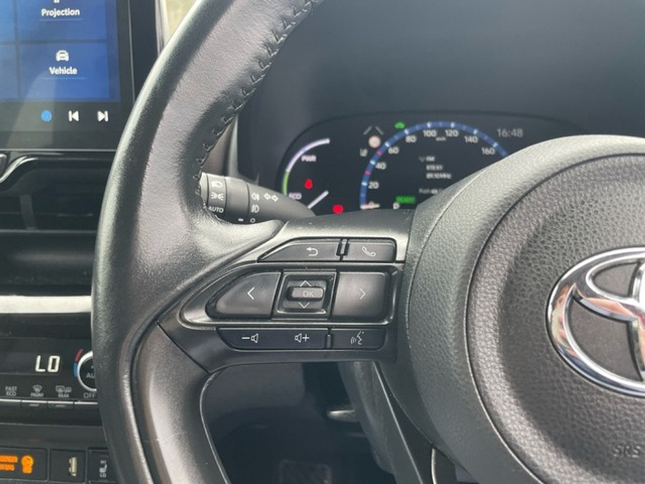 2022 Toyota Yaris Cross - image 11