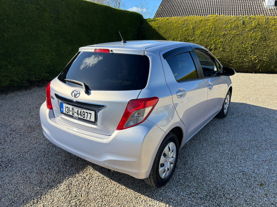 2013 Toyota Vitz - image 4
