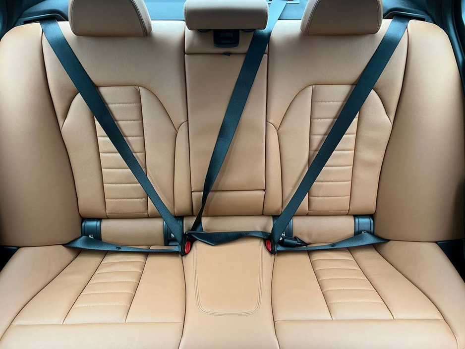 2021 BMW 3 Series - image 12