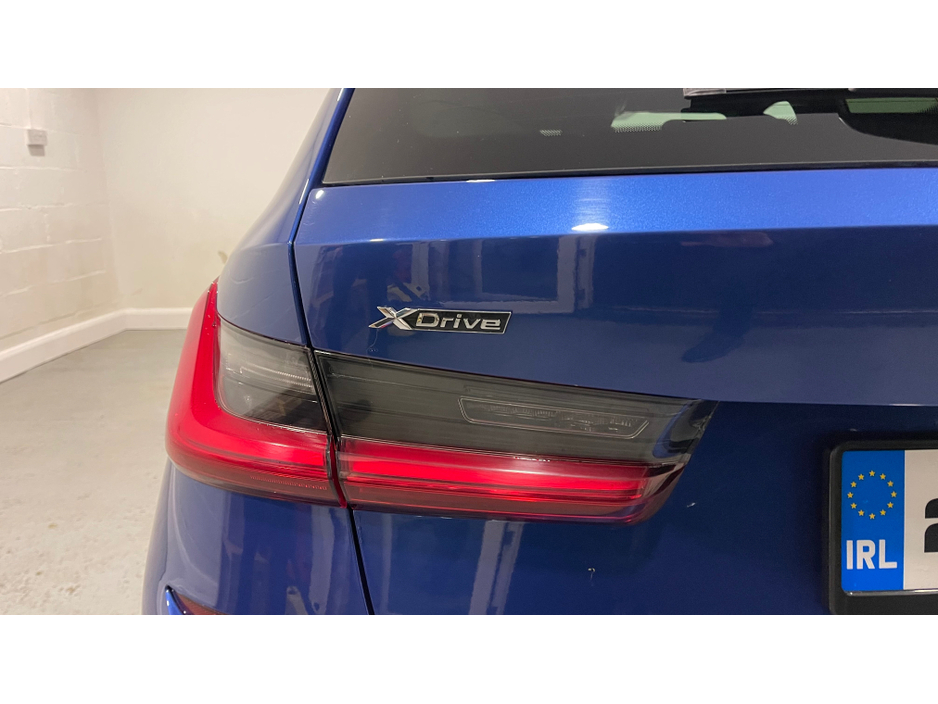 2021 BMW 3 Series - image 29
