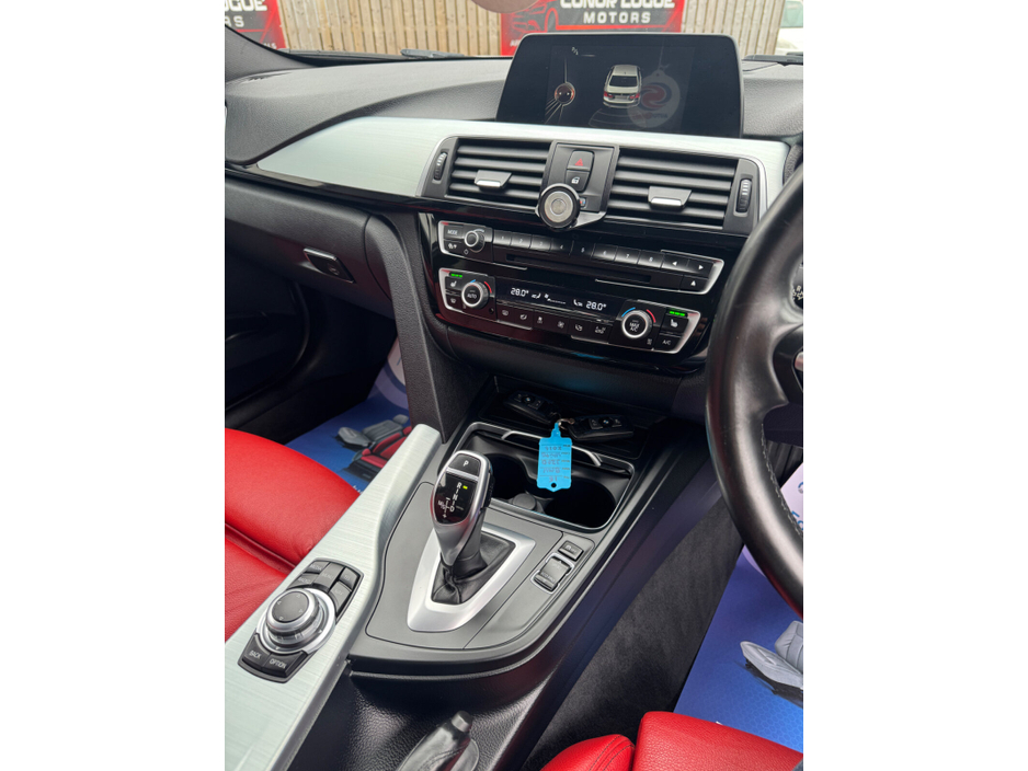 2016 BMW 3 Series - image 17