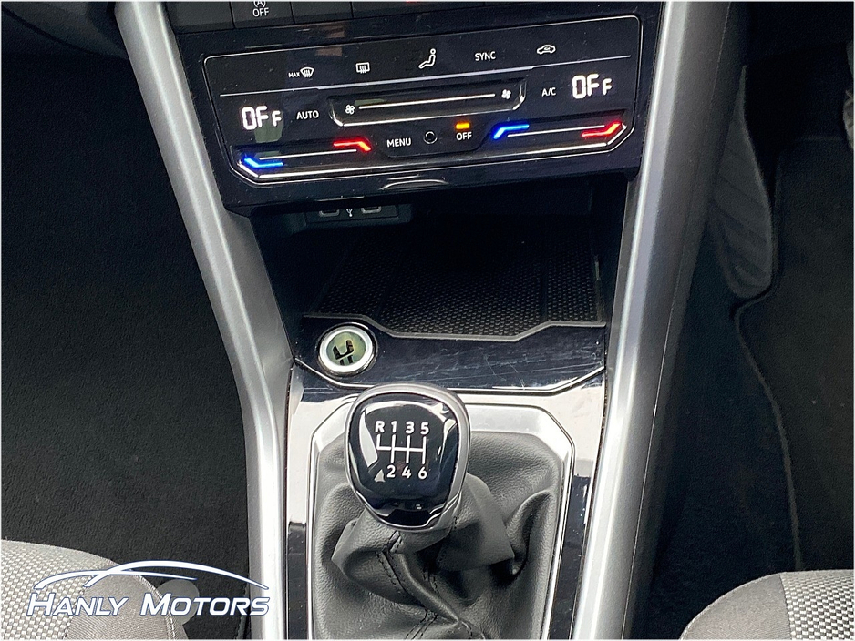 2024 Volkswagen T-Roc - image 19