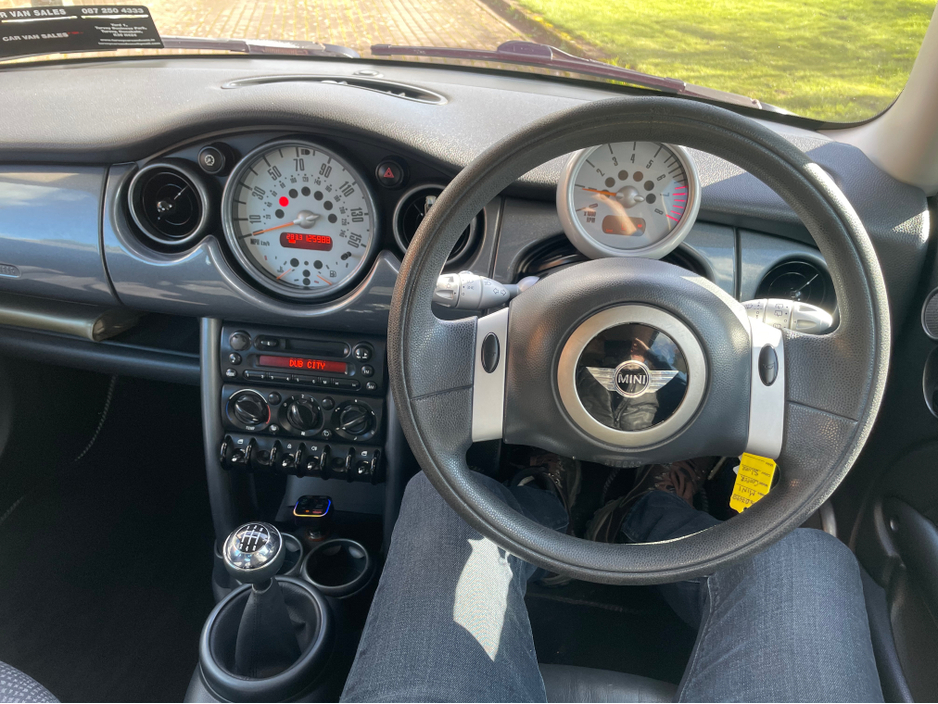 2004 MINI Hatch - image 9