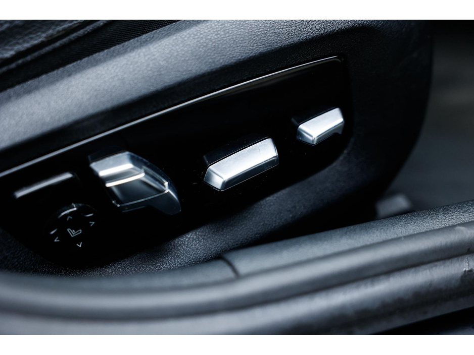 2017 BMW 5 Series - image 21