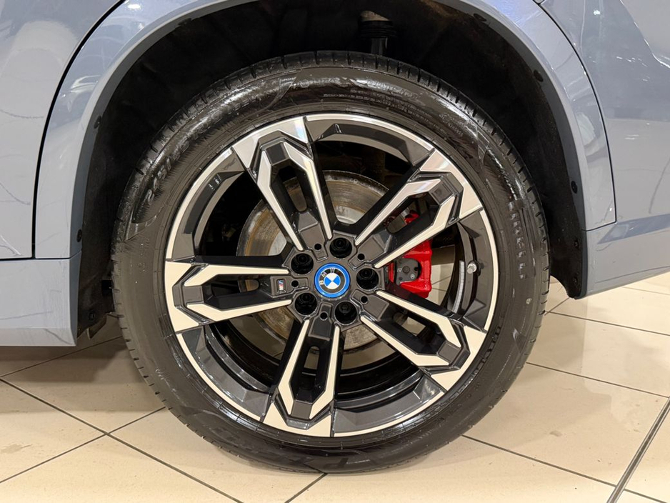 2025 BMW X1 - image 12