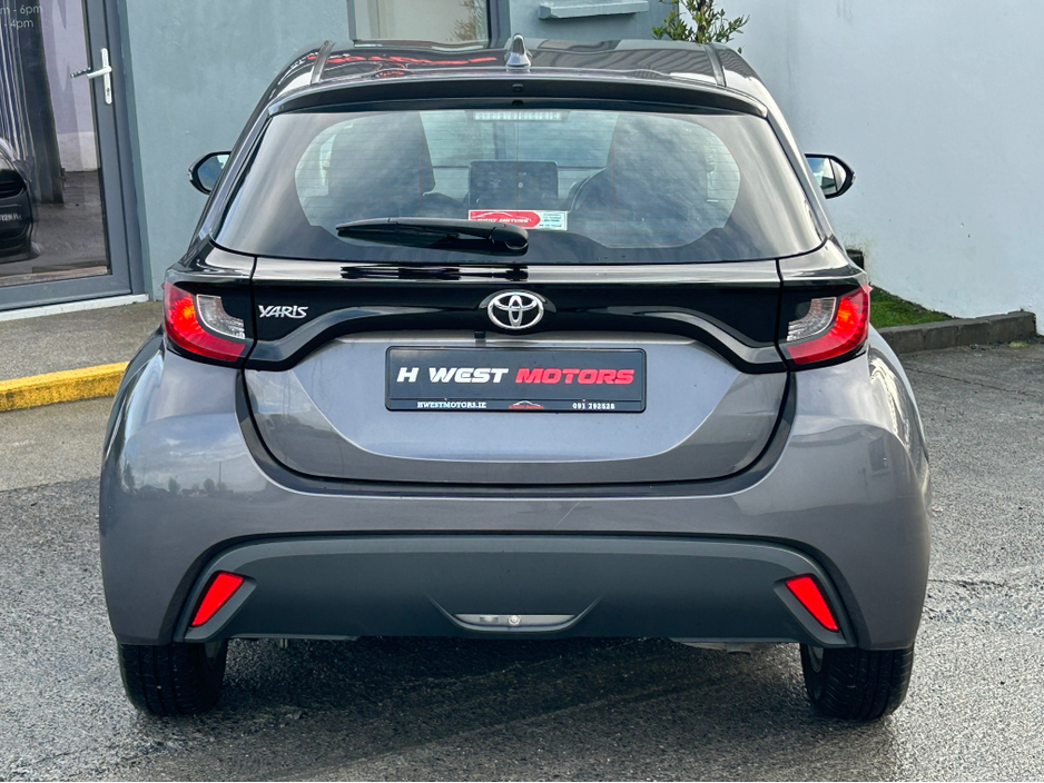 2022 Toyota Yaris 1.0 LUNA 4DR €16,945