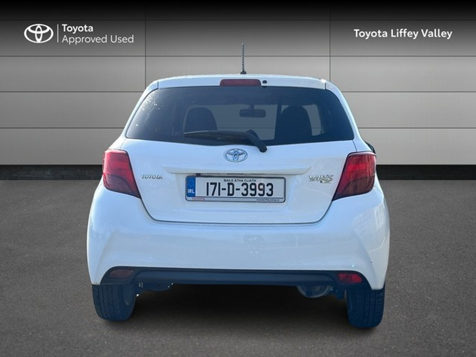 2017 Toyota Yaris - image 4