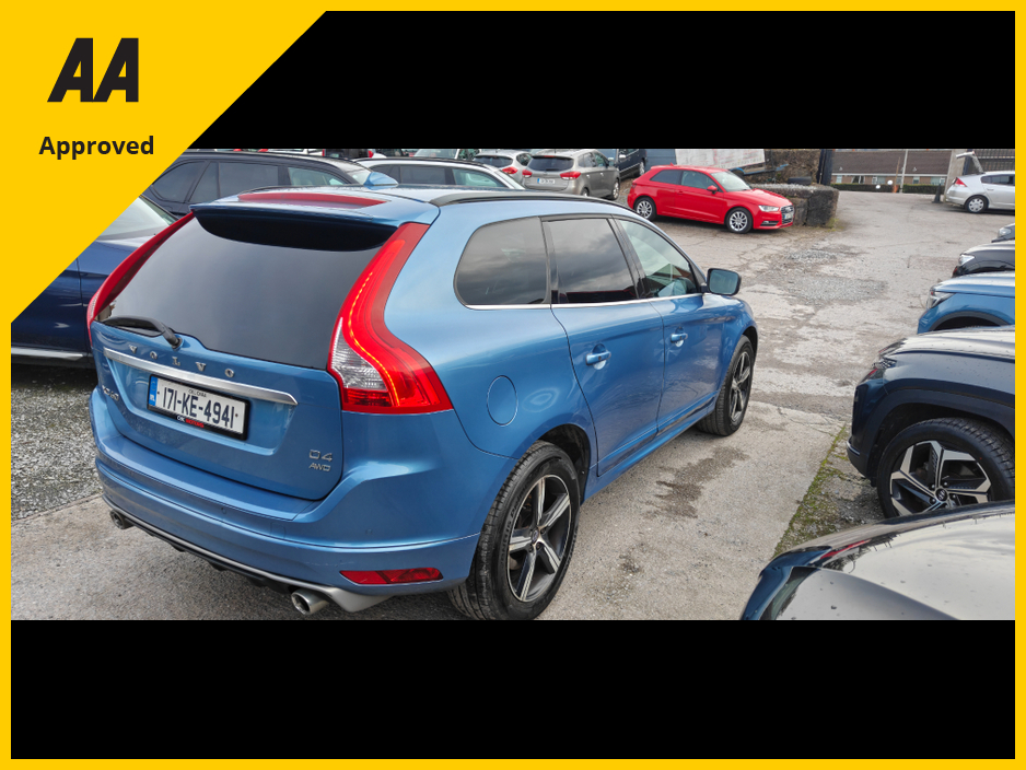 2017 Volvo XC60 - image 12