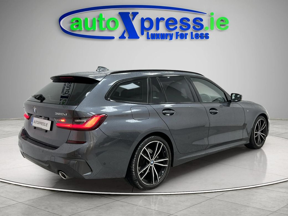 2021 BMW 3 Series - image 7