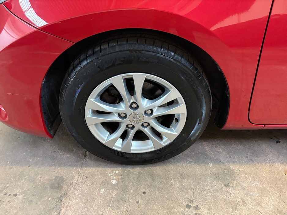 2014 Toyota Auris - image 22