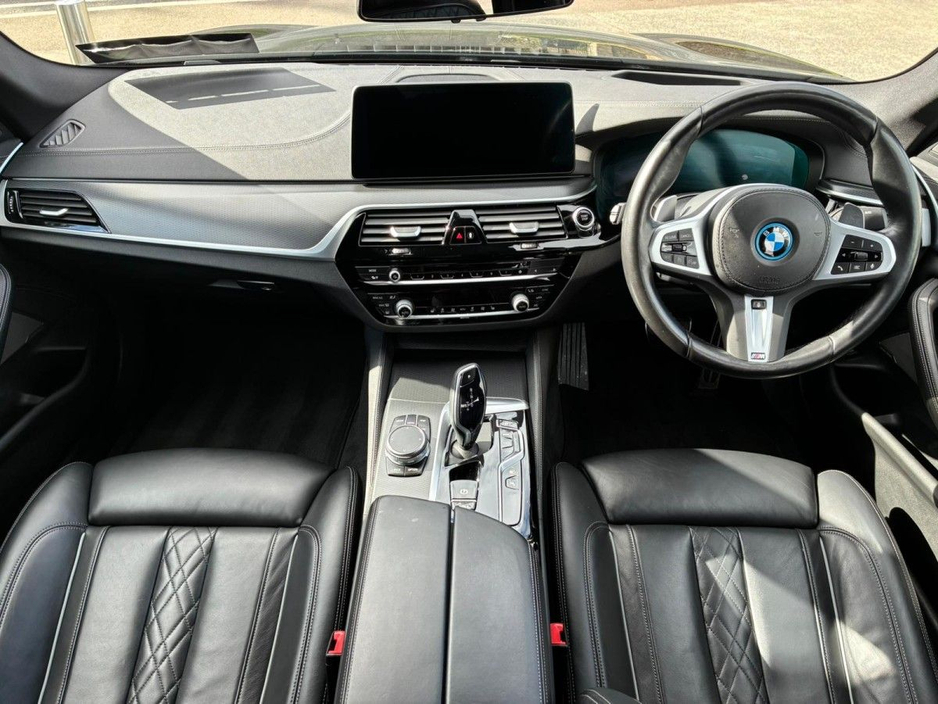 2023 BMW 5 Series - image 2