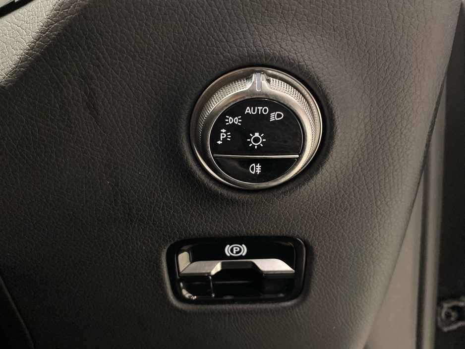 2025 Mercedes-Benz GLC Class - image 19