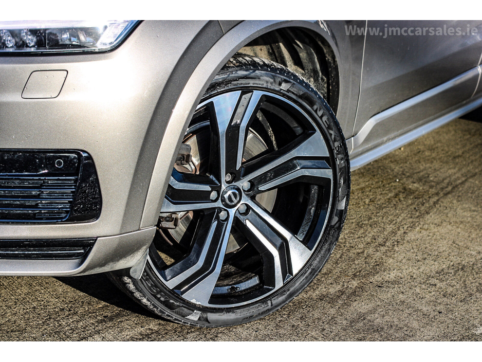 2021 Volvo XC90 RECHARGE PHEV T8 (390hp) R-Design AWD €49,995