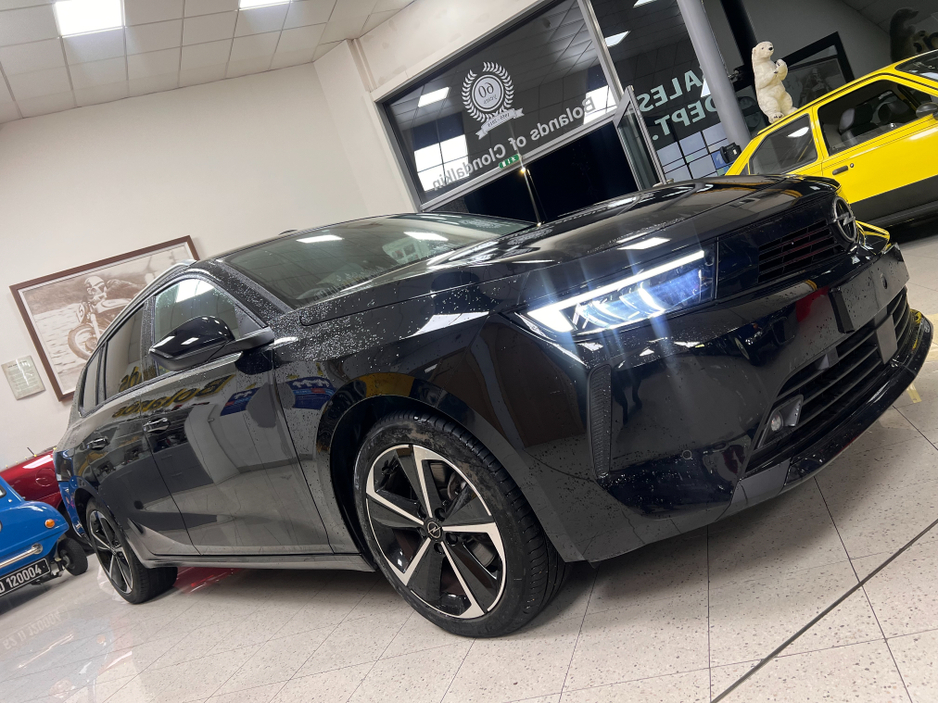 2024 Opel Astra Rare AUTOMATIC DIESEL Sports Tourer ELEGANCE As New Tint Kms Superb Value www.bolands.ie Est.1955 €28,950