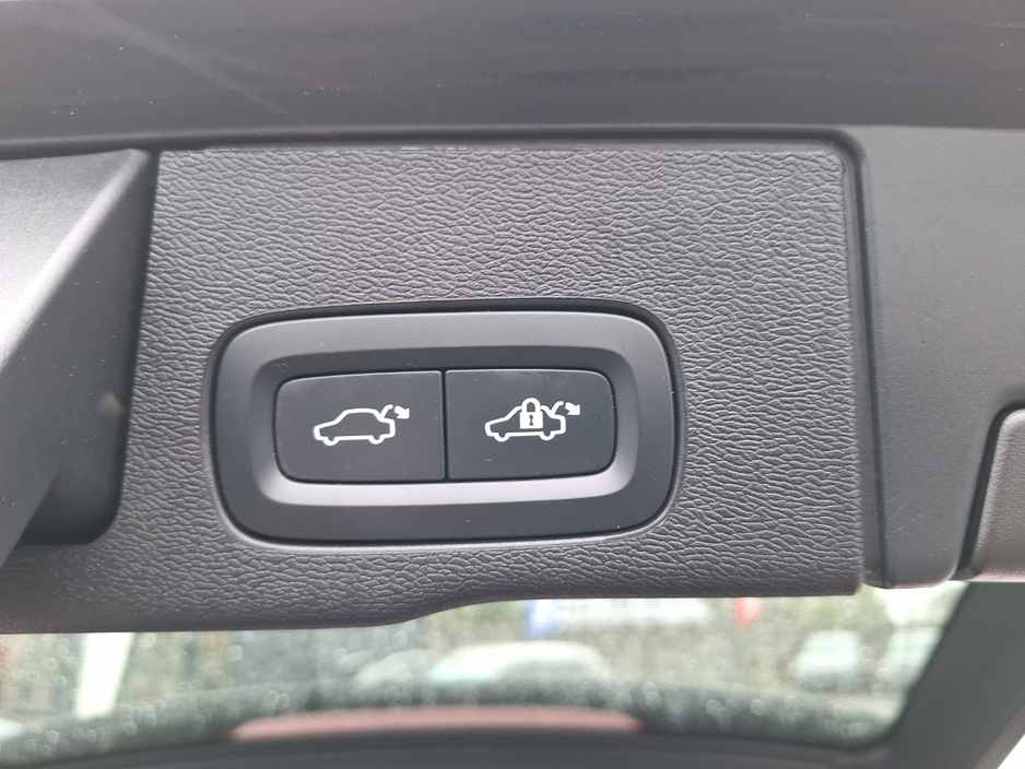 2023 Volvo XC60 - image 12