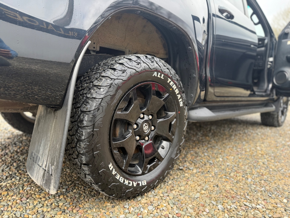 2018 Toyota Hilux - image 17