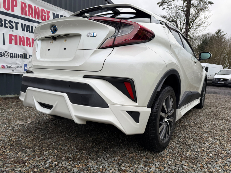 2018 Toyota C-HR 1.8 HYBRID SOL €19,500