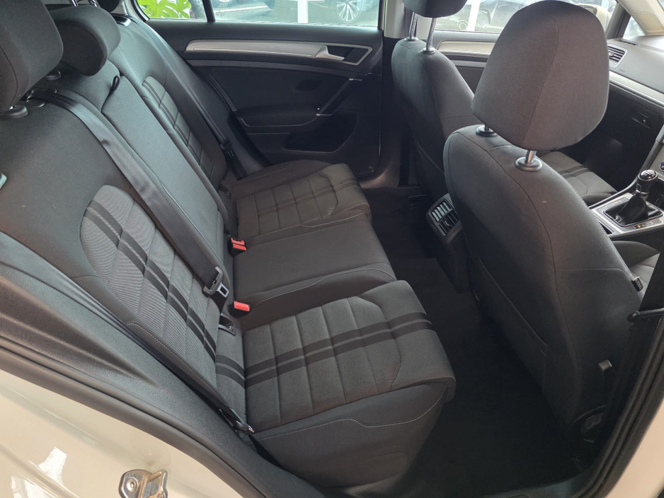 2016 Volkswagen Golf - image 14