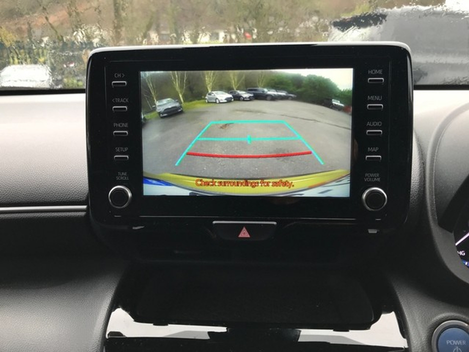 2023 Toyota Yaris Cross LUNA SPORT - GRANDONS €27,995