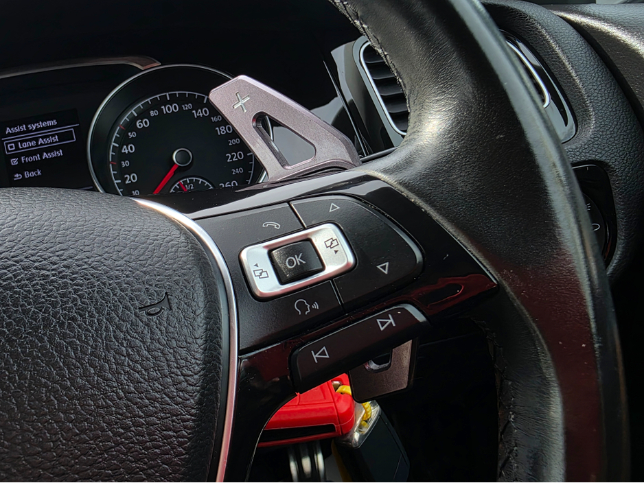 2014 Volkswagen Golf - image 23