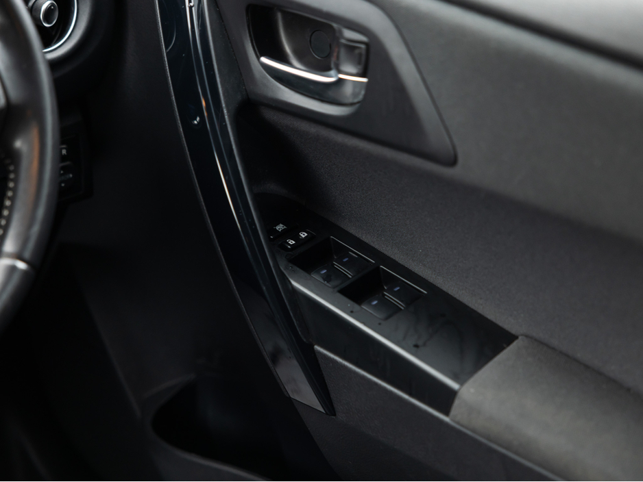 2017 Toyota Auris HYBRID LUNA 4DR AUTO €15,950