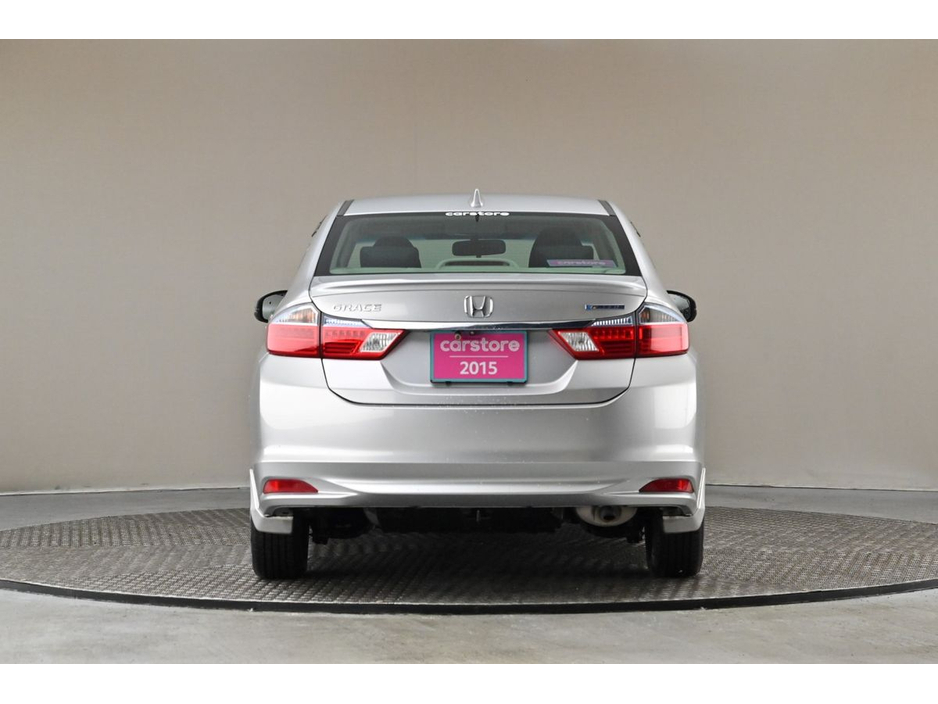 2015 Honda Grace - image 8