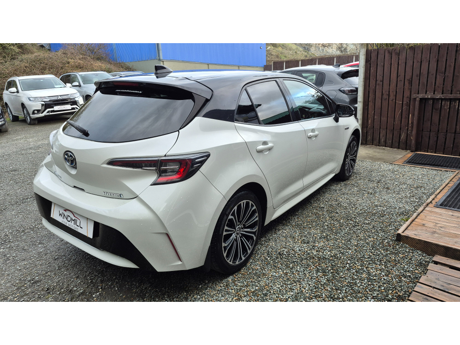 2019 Toyota Corolla HYBRID LUNA SPORT HB 4DR €18,950