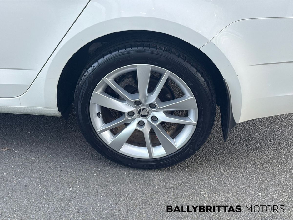 2020 Skoda Octavia - image 8