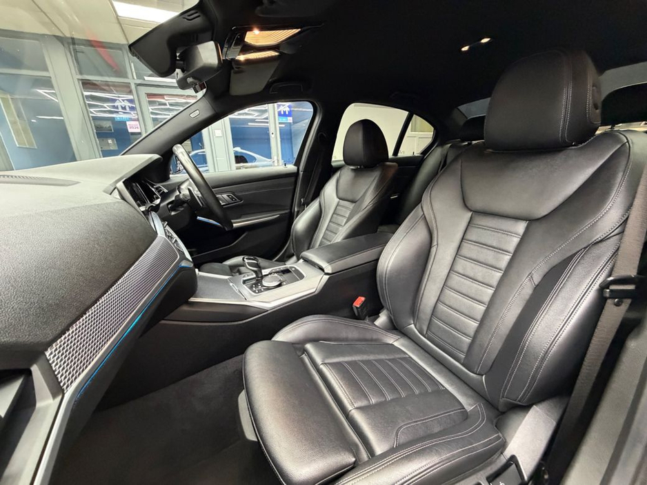 2021 BMW 3 Series - image 28