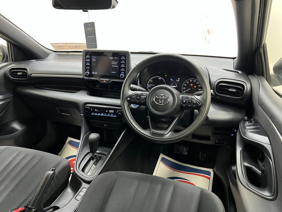 2021 Toyota Yaris - image 24