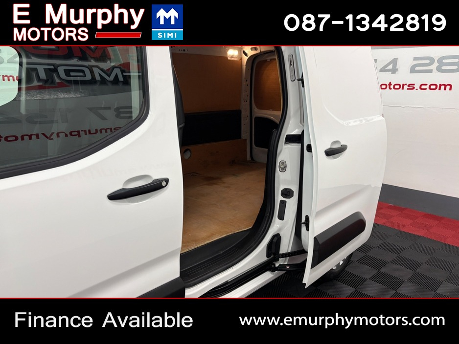 2022 Peugeot Partner - image 13