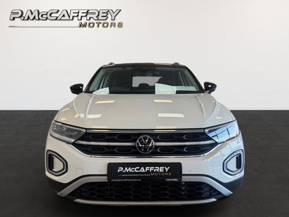 2022 Volkswagen T-Roc - image 2