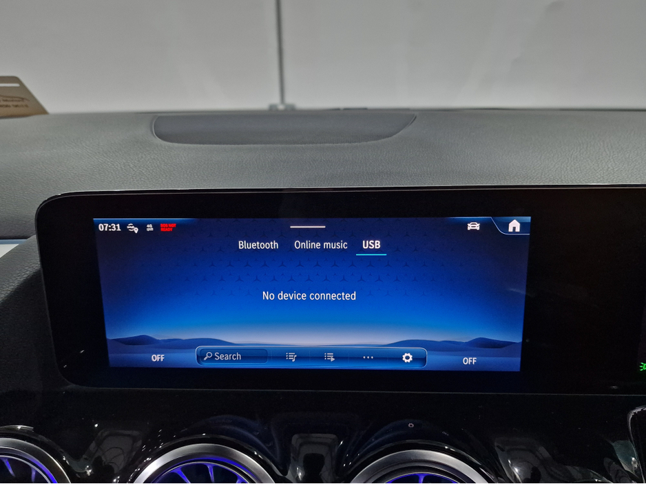 2023 Mercedes-Benz GLA Class 250E AMG LINE PREMIUM (PLUG IN HYBRID) AUTOMATIC **ONE OWNER / APPLE CARPLAY & ANDROID AUTO / BLIND SPOT ASSIST / HEATED FRONT SEATS / SAT NAV / REVERSE CAMERA / WIRELESS PHONE CHARGING** €40,900