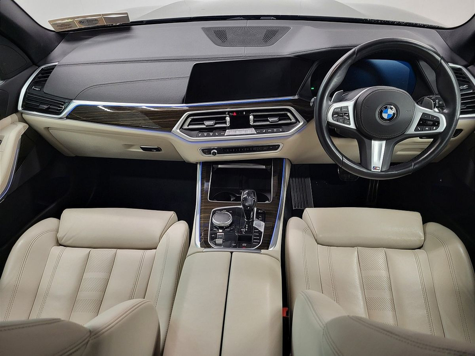 2021 BMW X5 - image 4