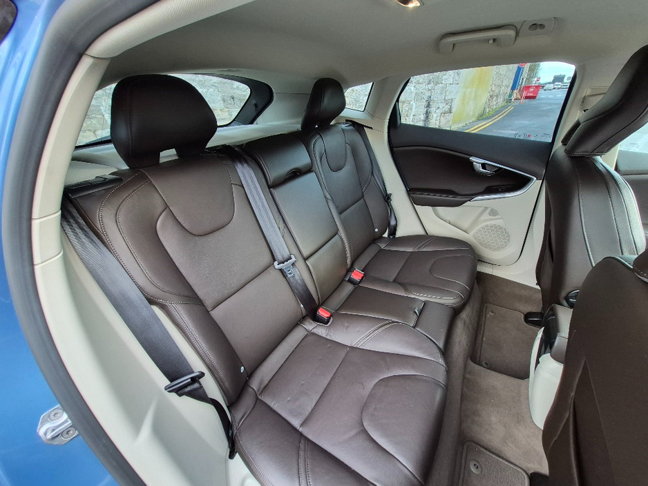 2016 Volvo V40 46,000KM! COCO BROWN LEATHER,PRISTINE CONDITION. €15,995