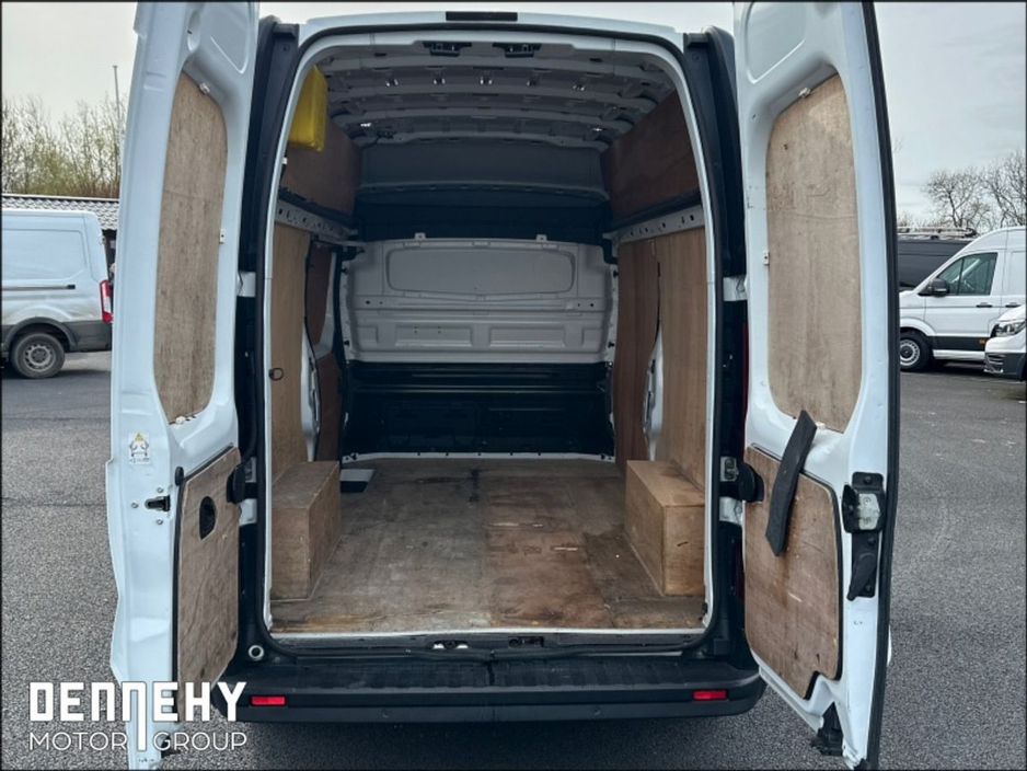 2022 Renault Trafic - image 12