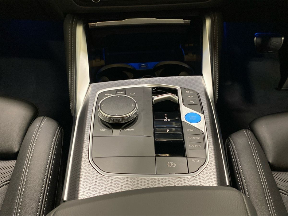 2025 BMW i4 - image 10