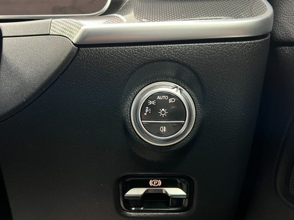 2022 Mercedes-Benz C Class - image 43