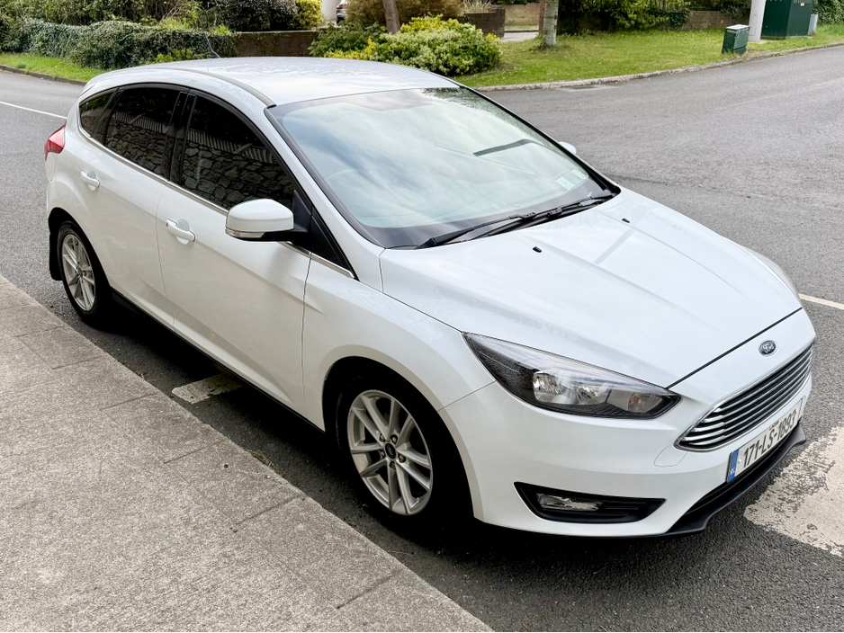 2017 Ford Focus - image 12