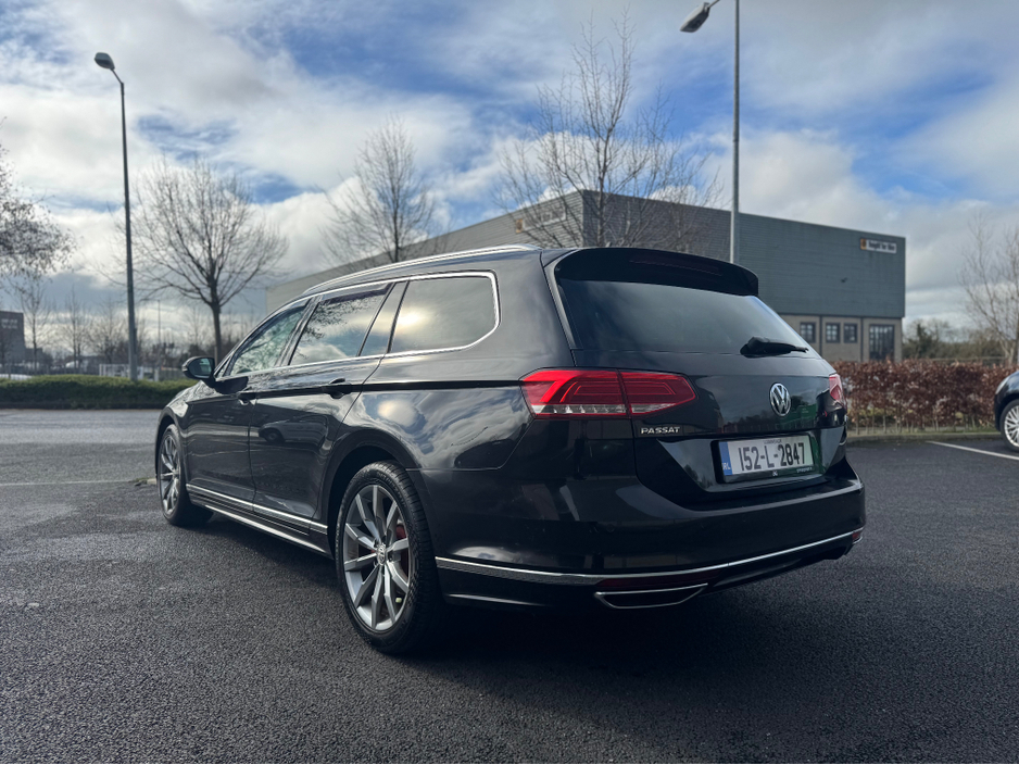 2015 Volkswagen Passat - image 3