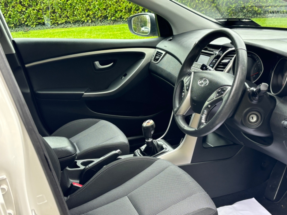 2012 Hyundai i30 - image 7