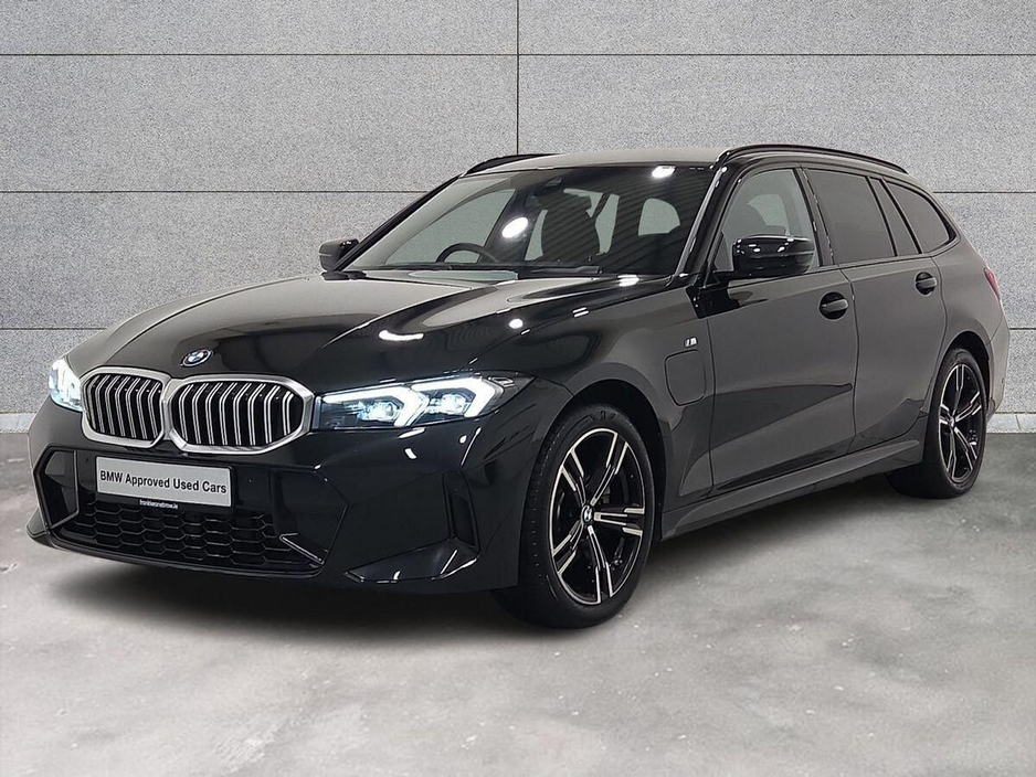 2025 BMW 3 Series - image 26