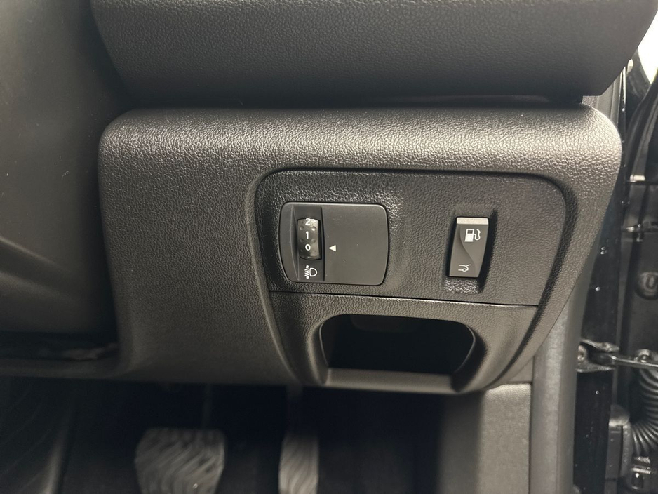 2021 Renault Megane - image 18