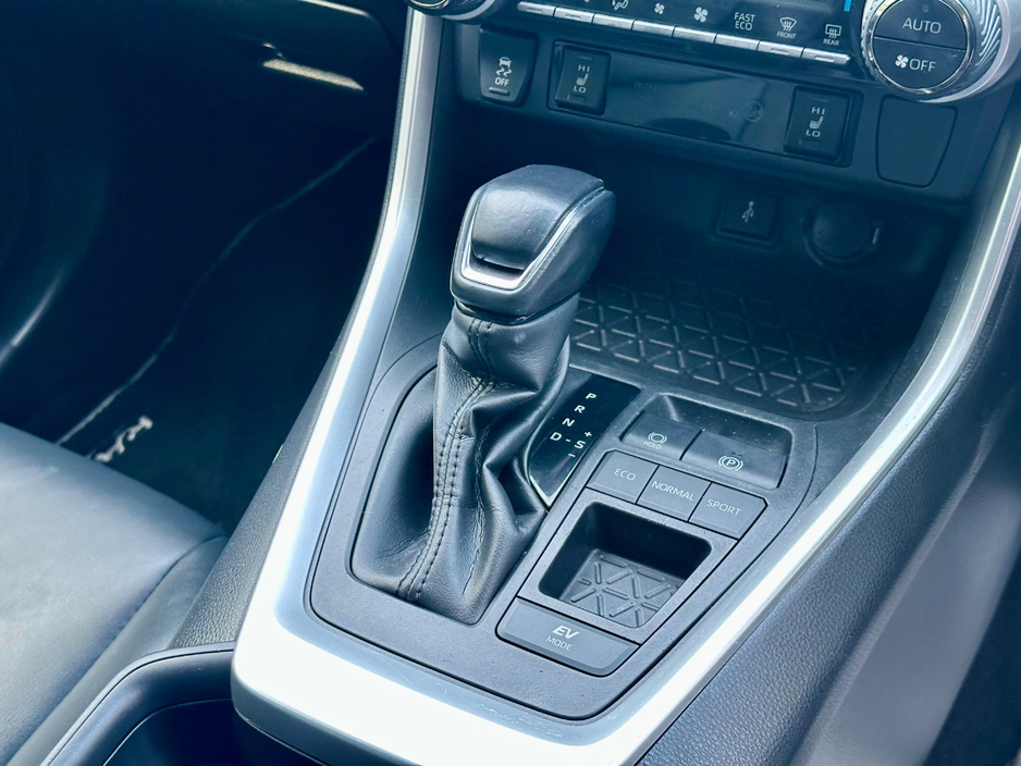 2021 Toyota Rav4 - image 10