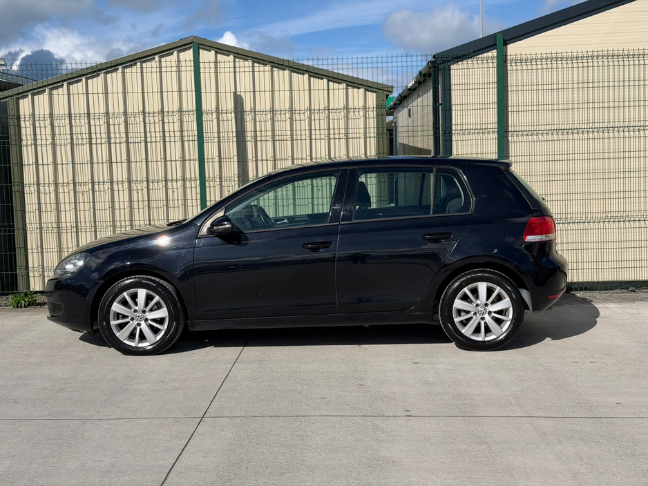 2012 Volkswagen Golf - image 4